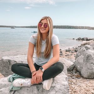 Meet your Posher, Adriana